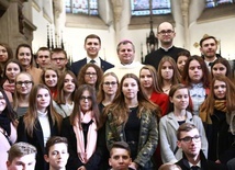 Przyrzeczenia młodzieży z KSM w tarnowskiej katedrze
