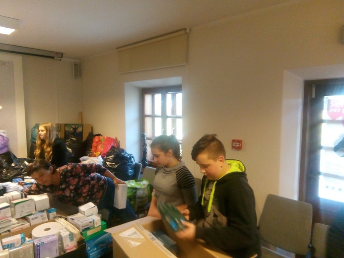 Zbierano opatrunki do krajów misyjnych