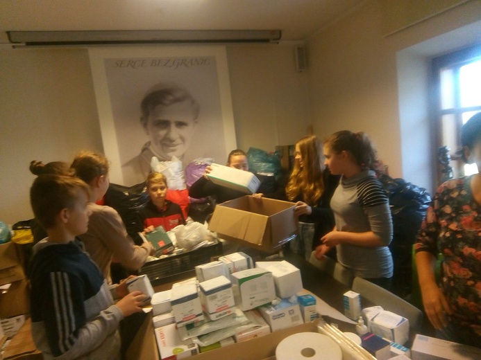 Zbierano opatrunki do krajów misyjnych