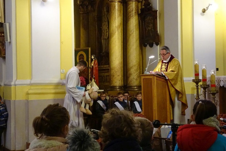 Msza św. dla przedszkolaków i wsparcie dla hospicjum we Wschowie