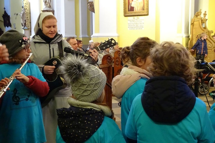 Msza św. dla przedszkolaków i wsparcie dla hospicjum we Wschowie