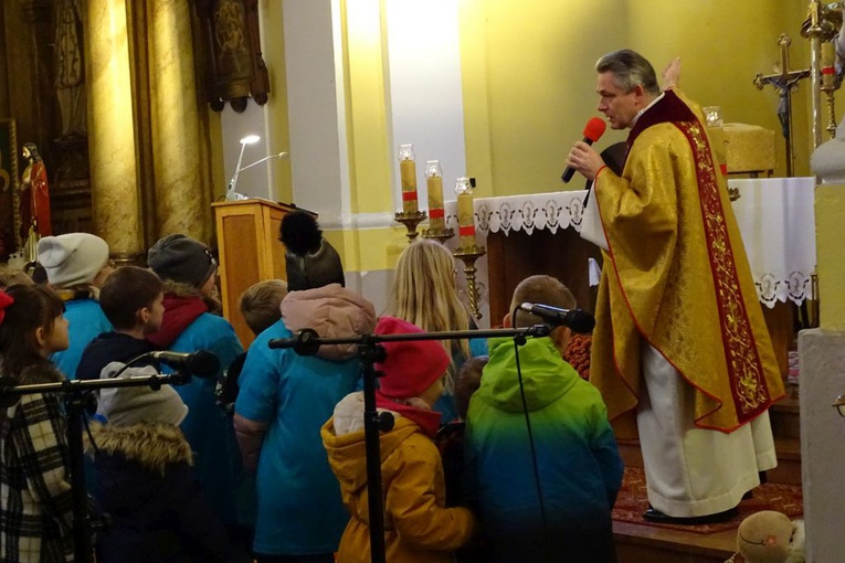 Msza św. dla przedszkolaków i wsparcie dla hospicjum we Wschowie