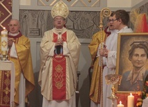  Relikwie bł. Hanny Chrzanowskiej przekazał wspólnocie parafialnej abp Sławoj Leszek Głódź.