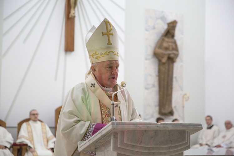 Nie omijajcie Stołu Pana. Kard. Nycz konsekrował świątynię we Włochach