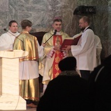 Kurtyna poszła w górę po raz 4.