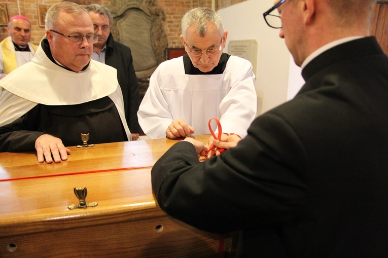 Złożenie (depositio) przy ul. Kateralnej 4 doczesnych szczątków sługi Bożego ks. Aleksandra Zienkiewicza