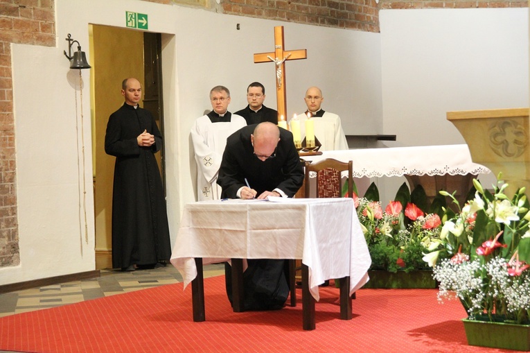 Złożenie (depositio) przy ul. Kateralnej 4 doczesnych szczątków sługi Bożego ks. Aleksandra Zienkiewicza