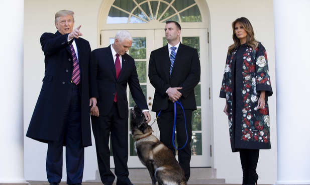 Trump uhonorował psa, który ścigał szefa IS