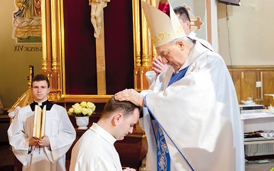 Alumn Robert Rędzio przyjął sakrament w rodzinnej parafii.