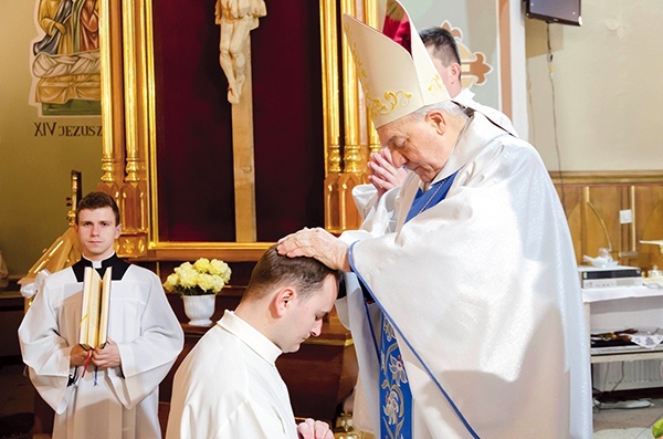 Alumn Robert Rędzio przyjął sakrament w rodzinnej parafii.