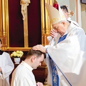 Alumn Robert Rędzio przyjął sakrament w rodzinnej parafii.