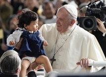 Papież przygarnia młodą wiarą Azję