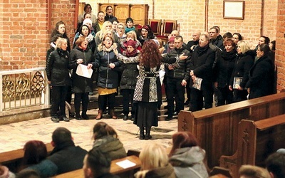 ▲	Uczestnicy warsztatów zaśpiewali podczas Eucharystii.