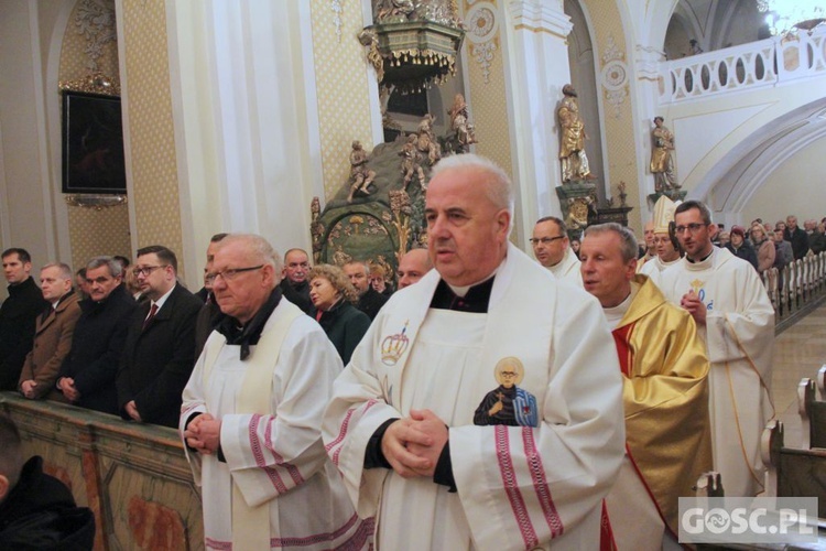 Ołtarz główny w sanktuarium Matki Bożej Jutrzenki Nadziei odnowiony