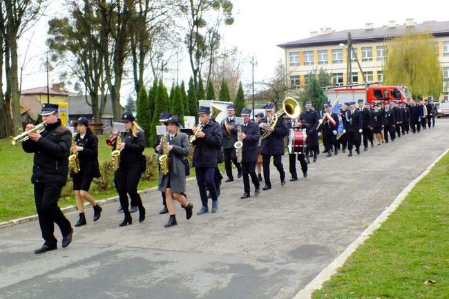 Zdziechowice. Przekazanie wozu strażackiego