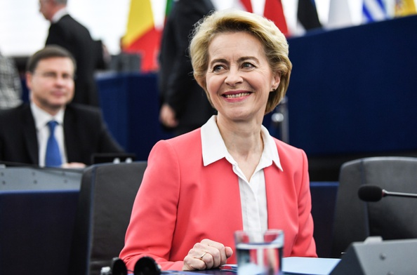 PE poparł Komisję Europejską pod przewodnictwem Ursuli von der Leyen