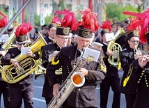 Orkiestra dęta nieraz łączy siły z Żeńską Orkiestrą Salonową.