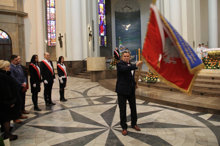 Troska o zwierzęta, miłość do ludzi. Abp Skworc na 100-leciu administracji weterynaryjnej