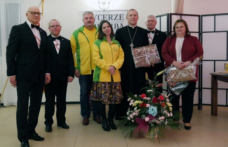 Honorowym gościem balu był bp Piotr Turzyński.