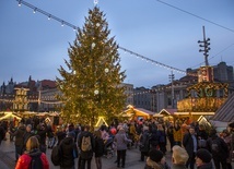 Katowice. Iluminacja choinki na rynku uruchomiona