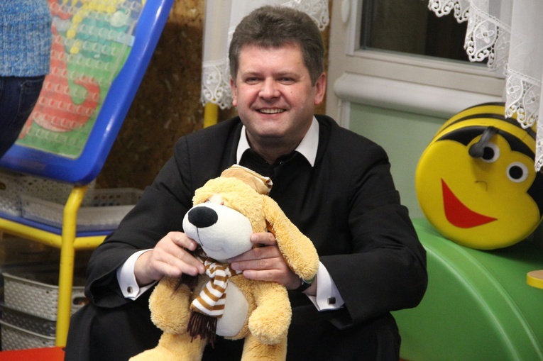 Tarnów. Pielgrzymka filipinów do józefitek