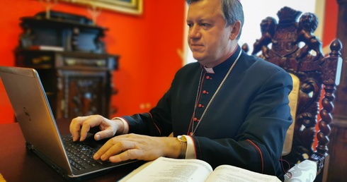 Abp Kupny będzie prowadził rekolekcje adwentowe na Twitterze