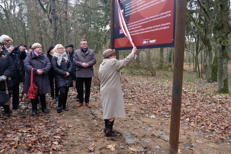 Odsłonięcie tablicy w Pile