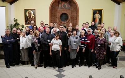 Rodziców księży i kleryków przeżywających rekolekcje odwiedził bp Zbigniew Zieliński.