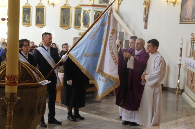 Olszyny. Poświęcenie sztandaru Rycerstwa Niepokalanej