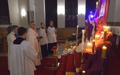 Nabożeństwa będą sprawowane 7 i 8 grudnia (sobota i niedziela) w seminaryjnej kaplicy o 20.00.