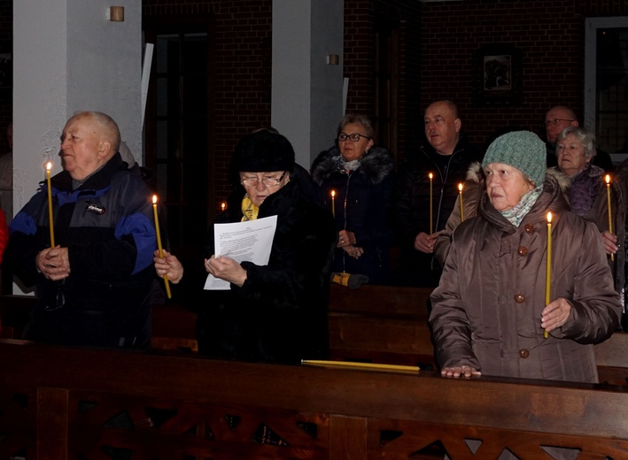 Roraty w dolnym kościele Matki Bożej Kochawińskiej w Gliwicach