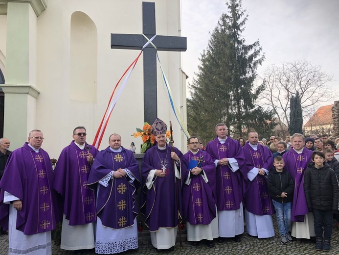 Poświęcenie nastawy ołtarzowej w Stanowicach