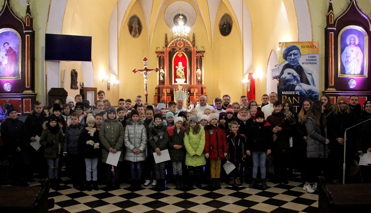 Drugi rok z rzędu bp Andrzej F. Dziuba przeżywał pierwsze Roraty w parafii w Nowym Mieście nad Pilicą.