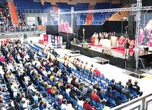 Po raz pierwszy  w trakcie tego wydarzenia Msza św. była sprawowana w obiekcie sportowym.