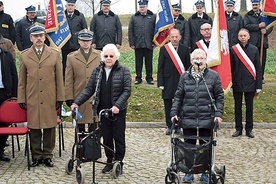 Ocalałe z Holokaustu dziękowały za uhonorowanie zmarłych koleżanek.