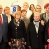 ▲	Członkowie parafialnego oddziału z Teresą Połeć, prezesem Diecezjalnego Instytutu AK (czwarta z prawej w górnym rzędzie).