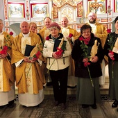 Laureaci nagrody otrzymali poświęcone figurki świętego.