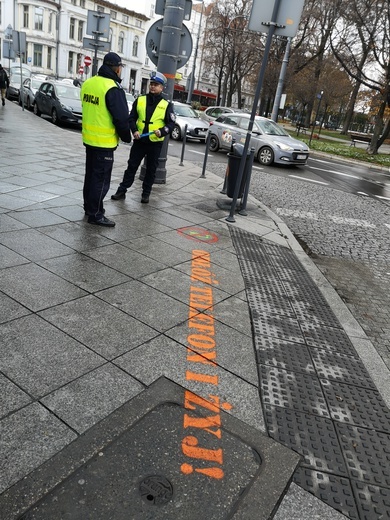 Katowice. Akcja policji na przejściach dla pieszych