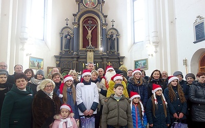 ▲	Tarnowscy maltańczycy ze św. Mikołajem w Starym Samborze.