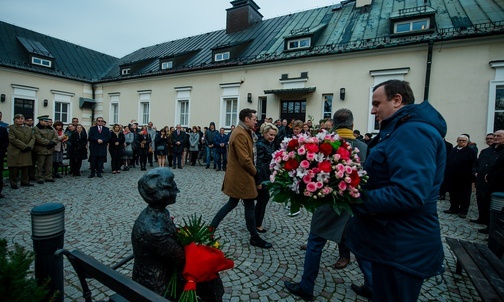 Koszęcin. Ławeczka Elwiry Kamińskiej
