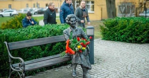 Koszęcin. Ławeczka Elwiry Kamińskiej