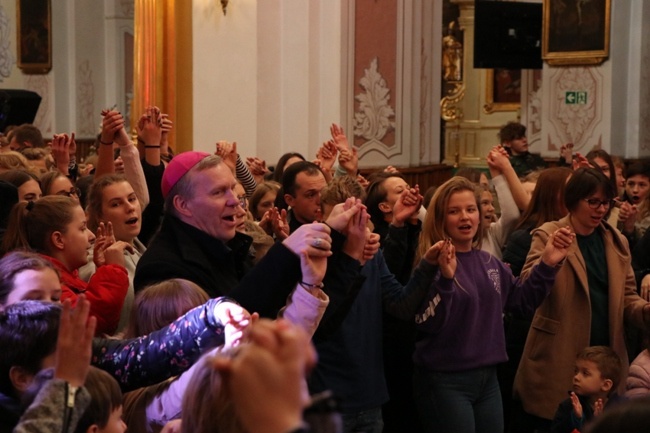 Apel Młodych w opoczyńskiej kolegiacie