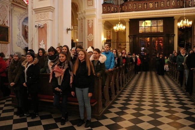 Apel Młodych w opoczyńskiej kolegiacie