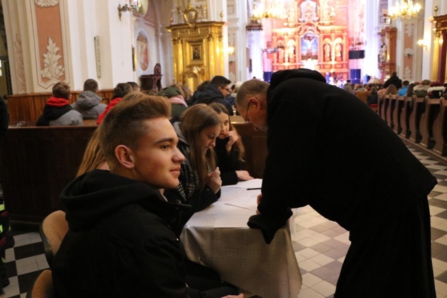 Apel Młodych w opoczyńskiej kolegiacie