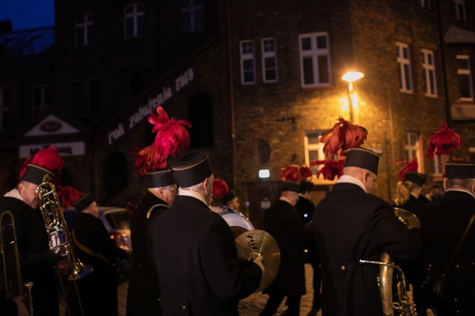 Katowice. Orkiestra górnicza na Nikiszowcu 