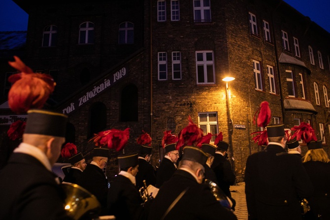 Katowice. Orkiestra górnicza na Nikiszowcu 