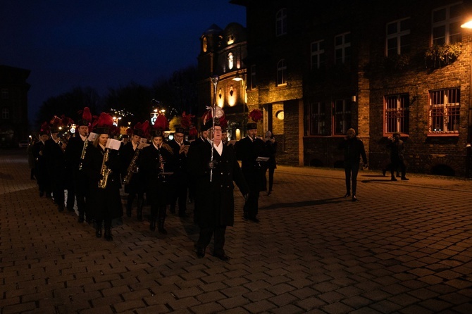 Katowice. Orkiestra górnicza na Nikiszowcu 