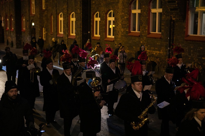 Katowice. Orkiestra górnicza na Nikiszowcu 