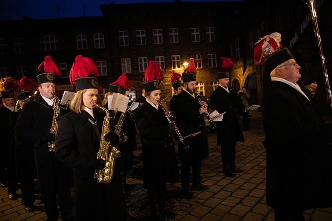 Katowice. Orkiestra górnicza na Nikiszowcu 