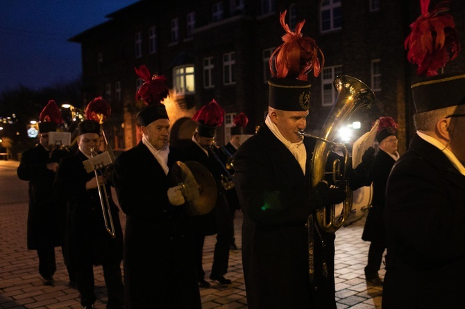 Katowice. Orkiestra górnicza na Nikiszowcu 